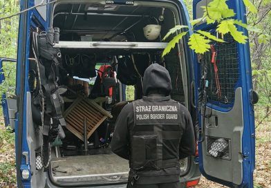 Rekwizyt w skradzionym Mercedesie przestraszył złodziei i mundurowych. Fałszywy alarm