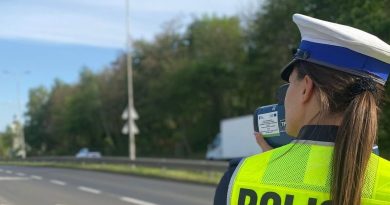 Policjanci często stają za znakiem D-42. W Boże Ciało mogą posypać się mandaty