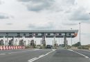 Płatność telefonem na bramkach autostradowych. Kierowcy powinni uważać
