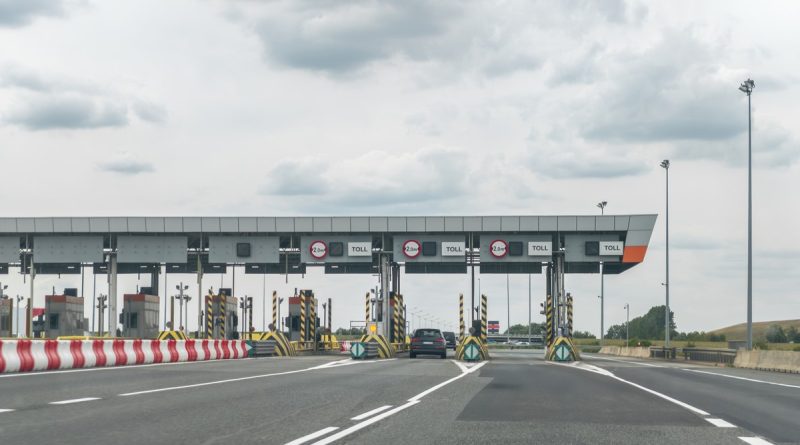 Płatność telefonem na bramkach autostradowych. Kierowcy powinni uważać