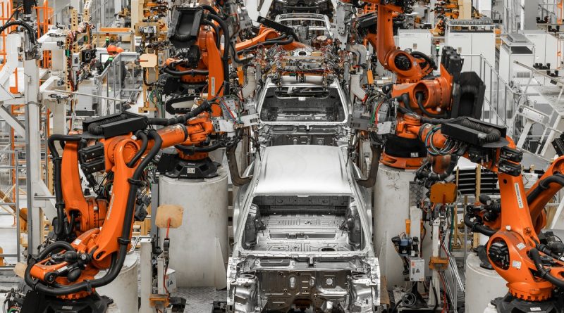Mercedes przenosi część produkcji  z Niemiec