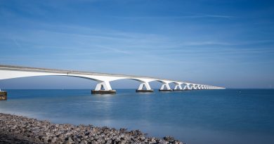 Zeelandbrug to najbardziej surrealistycznie wyglądający most na Ziemi. Ledwo widać drugi brzeg