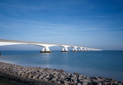 Zeelandbrug to najbardziej surrealistycznie wyglądający most na Ziemi. Ledwo widać drugi brzeg