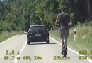 Policjanci zmierzyli prędkość hulajnogi elektrycznej. To było szaleństwo