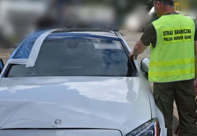 Miał być w Kanadzie, jechał pociągiem przez Hrubieszów. Służby odzyskały Mercedesa