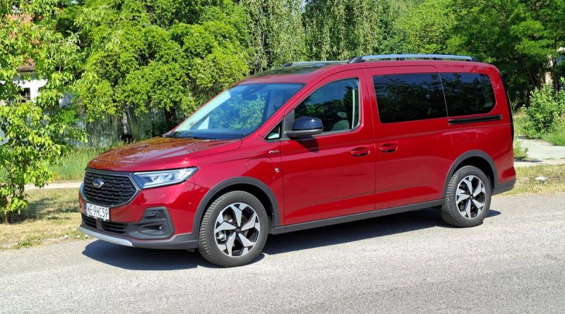 Oto rodzinny van z polskiej fabryki. Ford Tourneo Connect PHEV zaskakuje możliwościami