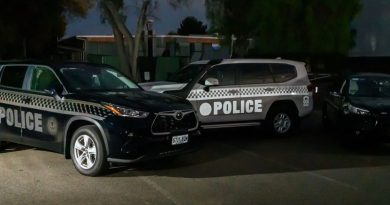 W dzień tajniak, w nocy oznakowany radiowóz – tylko po zmroku poznasz, że to policja