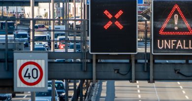 Czerwony „X” nad drogą jest jak czerwone światło: 51 mandatów w 13 minut
