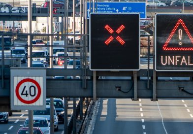 Czerwony „X” nad drogą jest jak czerwone światło: 51 mandatów w 13 minut