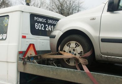 ADAC ostrzega przed oszustami udającymi pomoc drogową. Wskazuje na Polskę