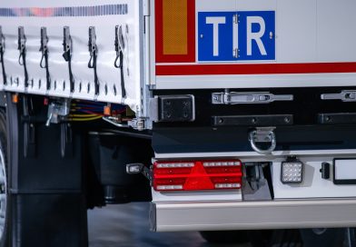 Znak „TIR” na ciężarówce. Wyjaśniamy, co naprawdę oznacza taka tabliczka