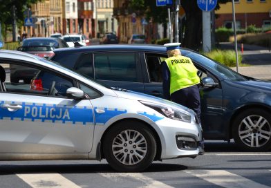 Policjanci z Warszawy przez miesiąc sprawdzali przewozy na aplikację. Aż 22 kierowców bez uprawnień