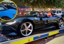 Wielka operacja policji w Londynie. Luksusowe auta na lawetach, w tym egzotyczne Ferrari Monza