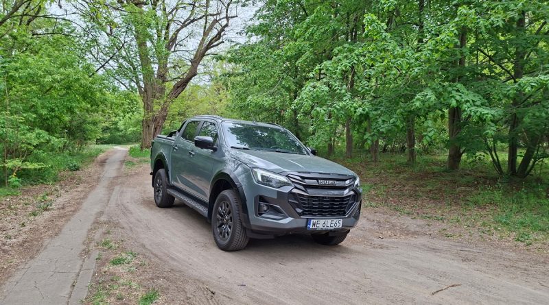 Isuzu D-Max nie dla każdego. W terenie pokazuje pełnię możliwości [TEST]