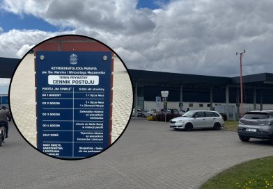 Opłata za postój pod kościołem. Nigdzie indziej nie znajdziemy takiego cennika