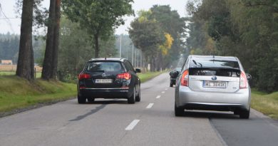 Wyprzedzanie na trzeciego. Wielu kierowców źle rozumie to pojęcie. Policja ma na myśli zupełnie inny manewr