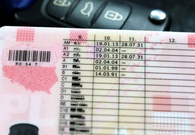 Zdali egzamin, a i tak zabierają im prawa jazdy. Powód jest bulwersujący