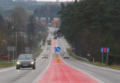 Coraz więcej czerwonych dróg w Polsce. Po których można jeździć, a po których nie?