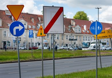 Raport o polskich drogach: wysokie mandaty, za dużo znaków, pomiary nie tam gdzie trzeba
