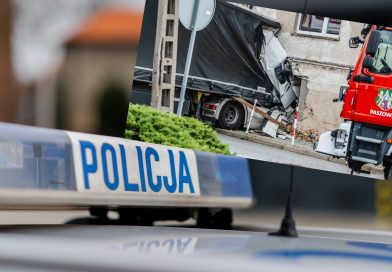 Wbił się TIR-em w budynek. Kierowca był uwięziony w kabinie przez godzinę