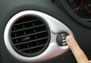 Zauważyłem, że kierowcy przypinają drewniane spinacze do kratek wentylacyjnych. Nic dziwnego
