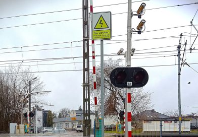 Red Light na wszystkich przejazdach kolejowych? Chcą, by mandaty za wjazd były nieuniknione