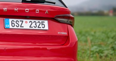 Właśnie pojawiła się Skoda Octavia Hybrid. To może być najgroźniejszy rywal Corolli