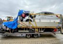Przeciążony Ford Ranger zatrzymany na A3. Na przyczepie wiózł Hondę i mnóstwo części