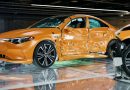 Nowy Mercedes wbił się w bok drugiego. Takich testów nie przeprowadza Euro NCAP